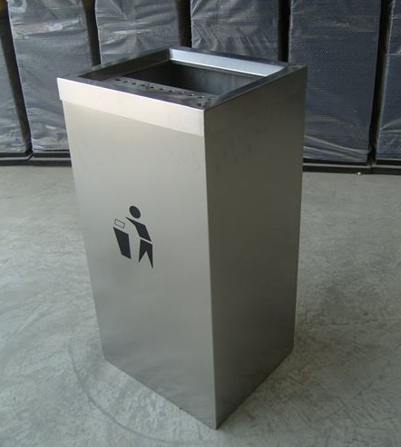 您知道輕軌上面為什么沒(méi)有垃圾桶嗎？